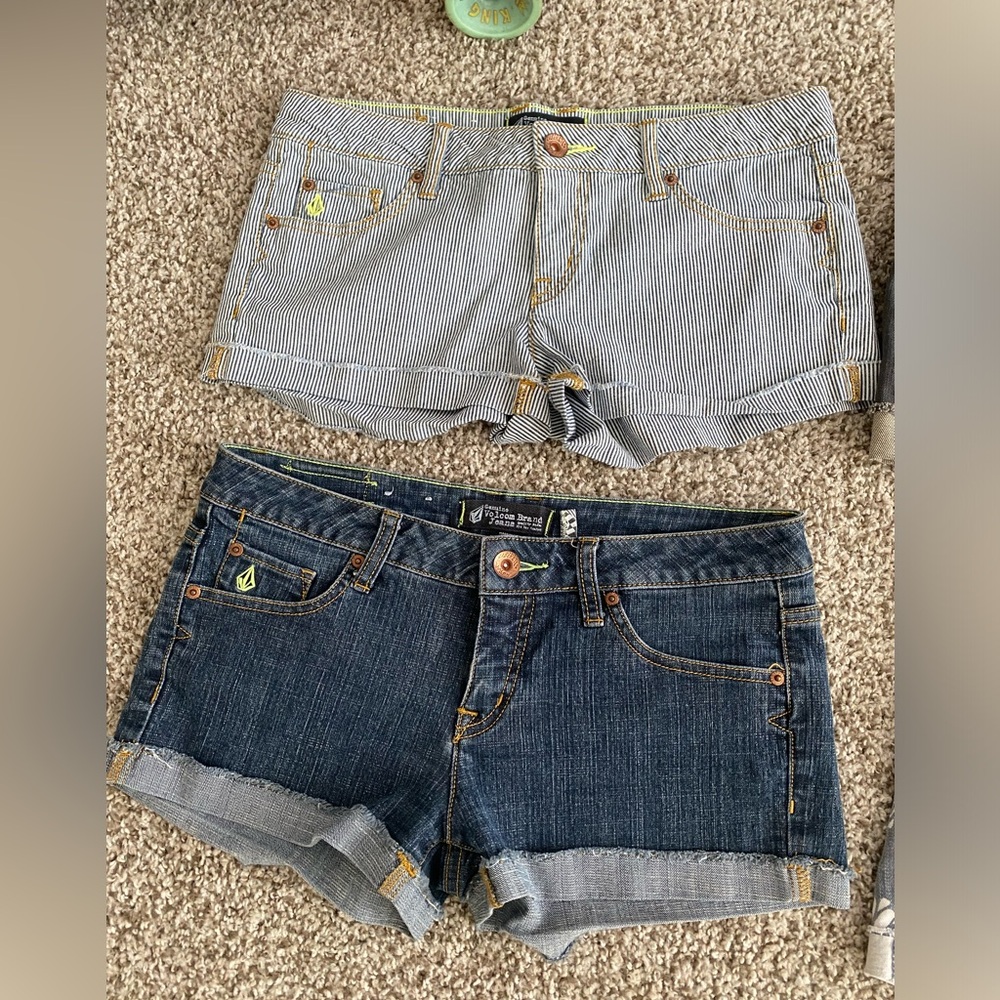 4 pairs of jean shorts lot size 7 volcom roxy - Picture 3 of 4